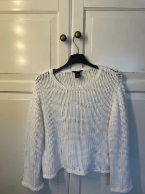 Stickad tröja  - Fin stickad tröja med lite kortare ärmar