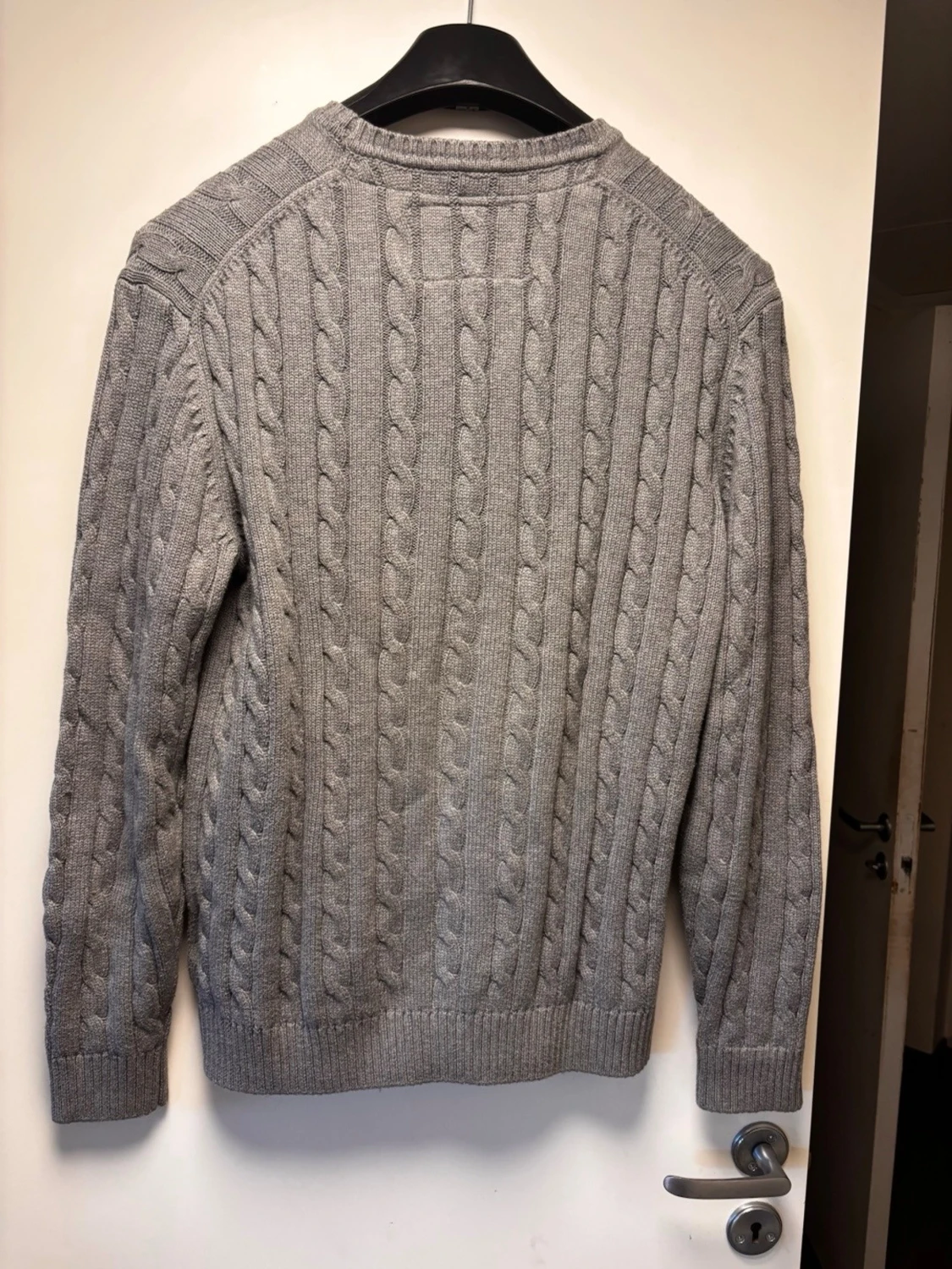 Grå kabelstickad tröja carl william - 1