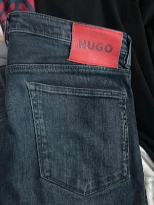 Hugo jeans - Feta hugo jeans, köpte i affär (kvitto och påse finns). Knappt använda och mer bilder kan skickas privat. Nypris 1500kr