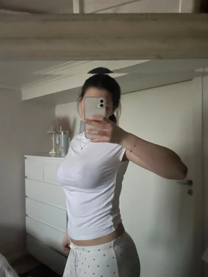 Tajt blus - Använd litegrann men bra skick💕💕 Kontakta mig för fler bilder🤗🤗passar S/M