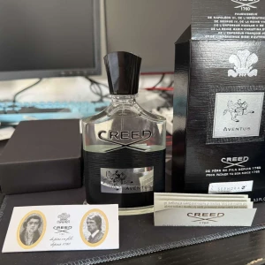 Creed aventus - Creed aventus, en jävligt bra doft för sommaren, kvitto finns och den är helt oöppnad. Med seriösa köpare så kan priset diskuteras