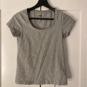T-shirt - Grå T-shirt från lager 157