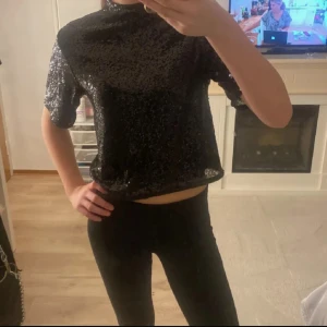 Glittrig topp - Snygg glittrig topp endast använd 1 gång