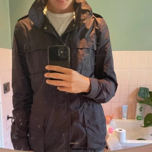 Aspesi field jacket  - Säljer denna sjukt feta aspesi feild jackan i bra skick helt felfri. Storleken är s men passar m också, skriv om ni undrar något 