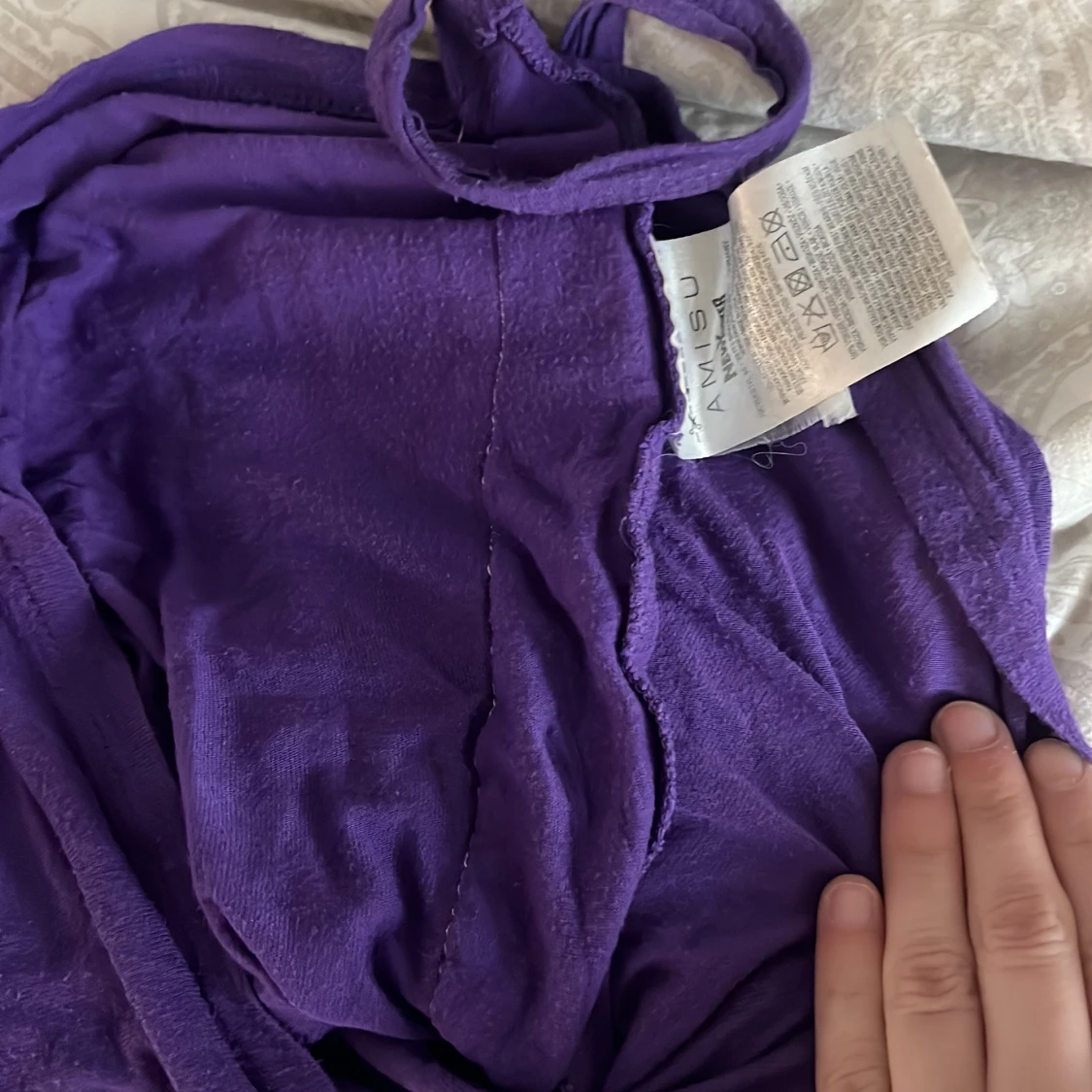 Lila linnetopp med fjärilsmönster från Amisu - 2