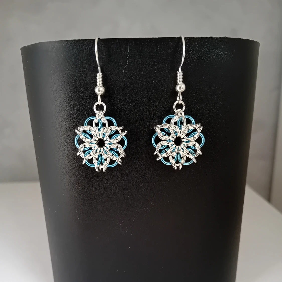 Egentillverkade örhängen 