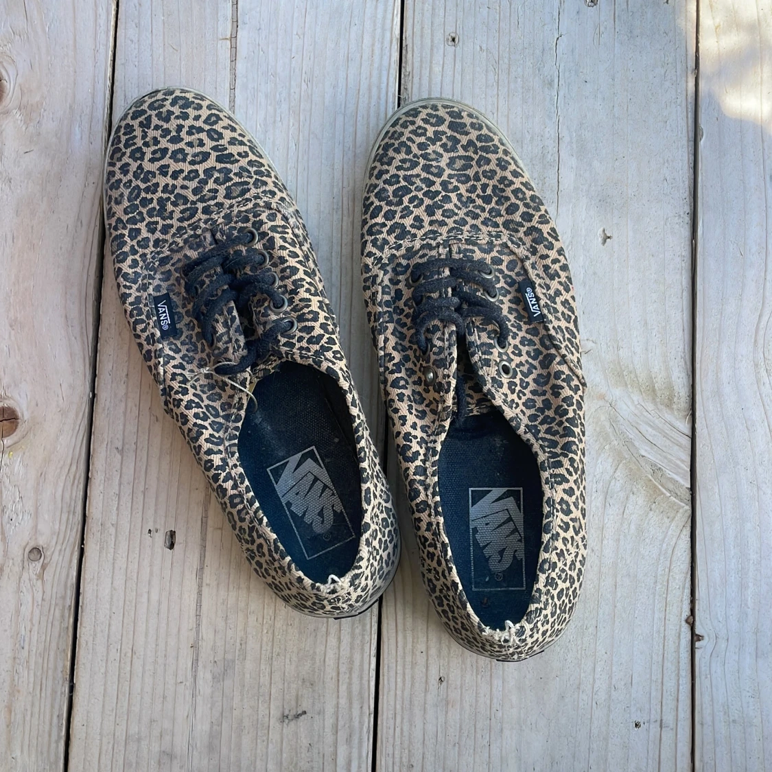 Leopardmönstrade sneakers från Vans (passar 39)
