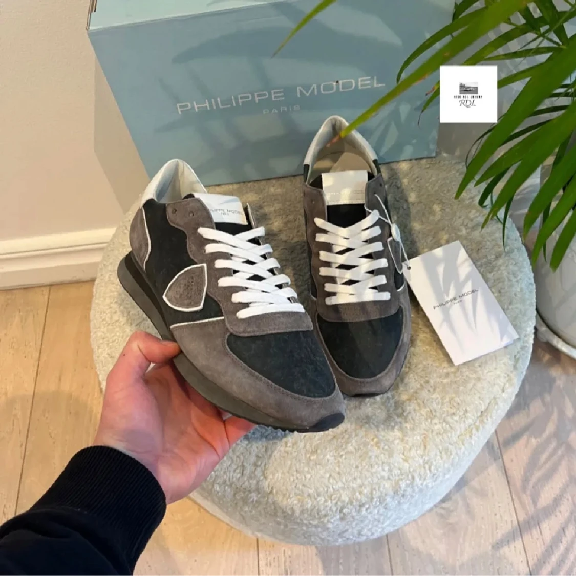 Philippe Model sneakers i grå mocka och skinn - 1