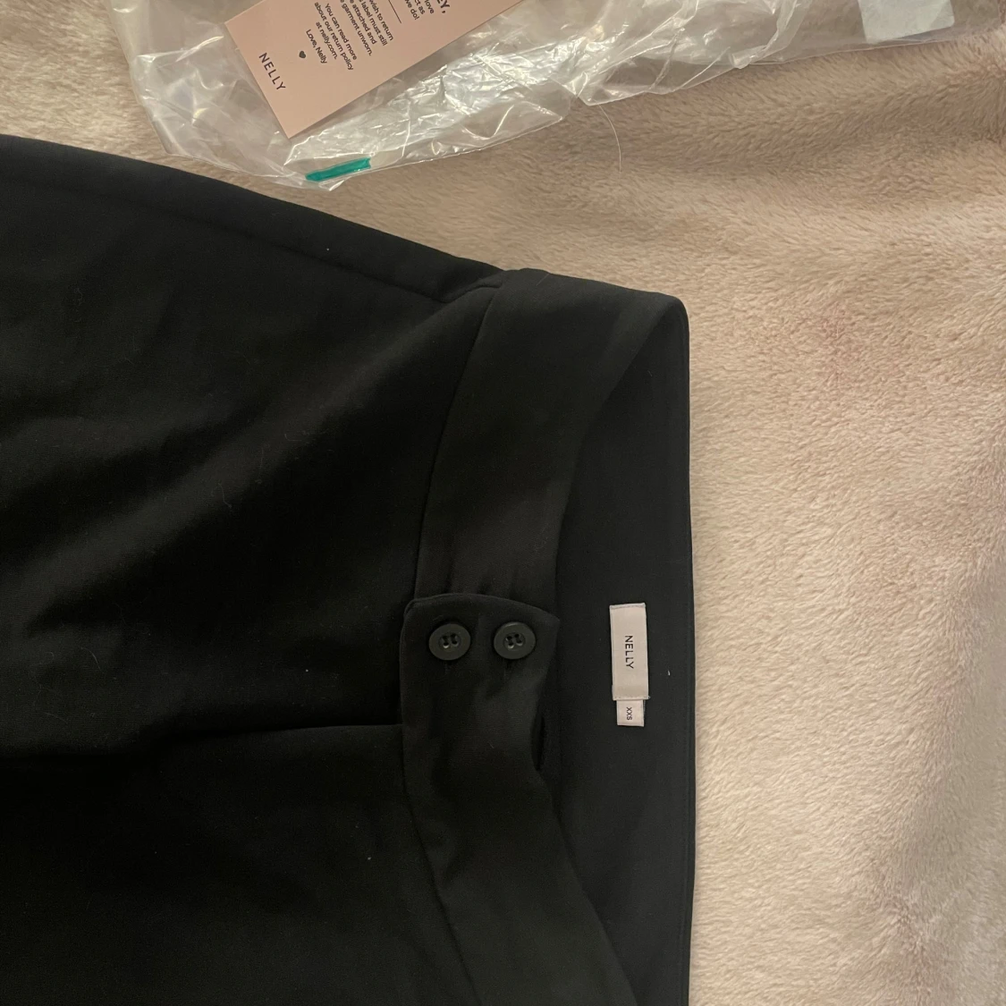 Svarta kostymbyxor från Nelly - 2