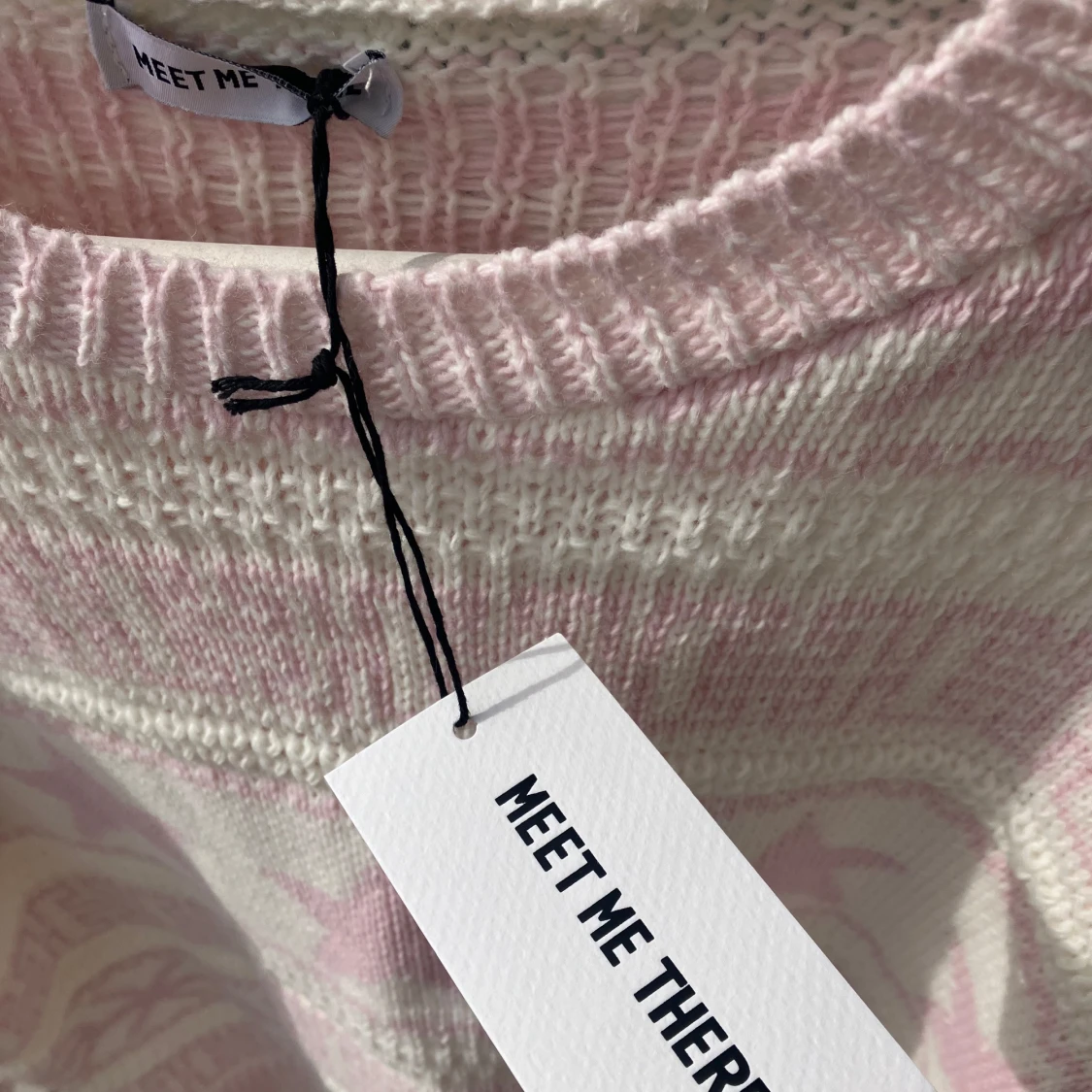 ljusrosa och vit stickad tröja från Meet Me There - 2