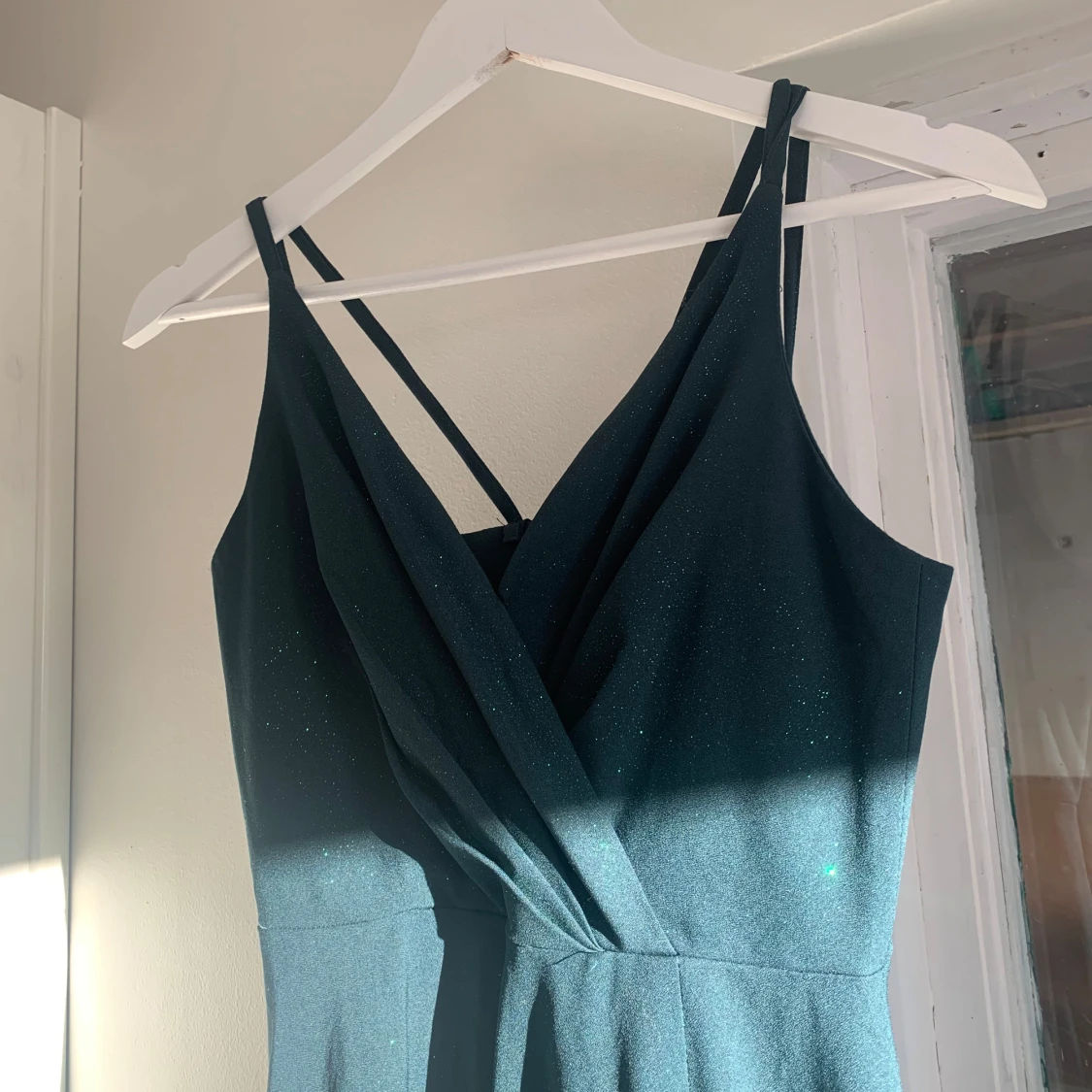 Mörkgrön glittrig långklänning - 3