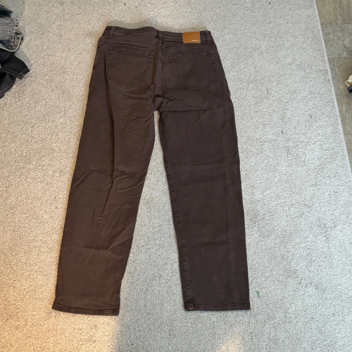 Bruna raka jeansbyxor - 1