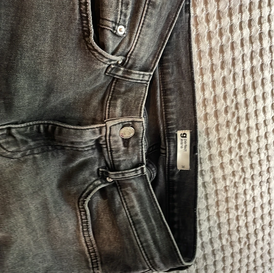 Svarta bootcut jeans från Gina Tricot - 3