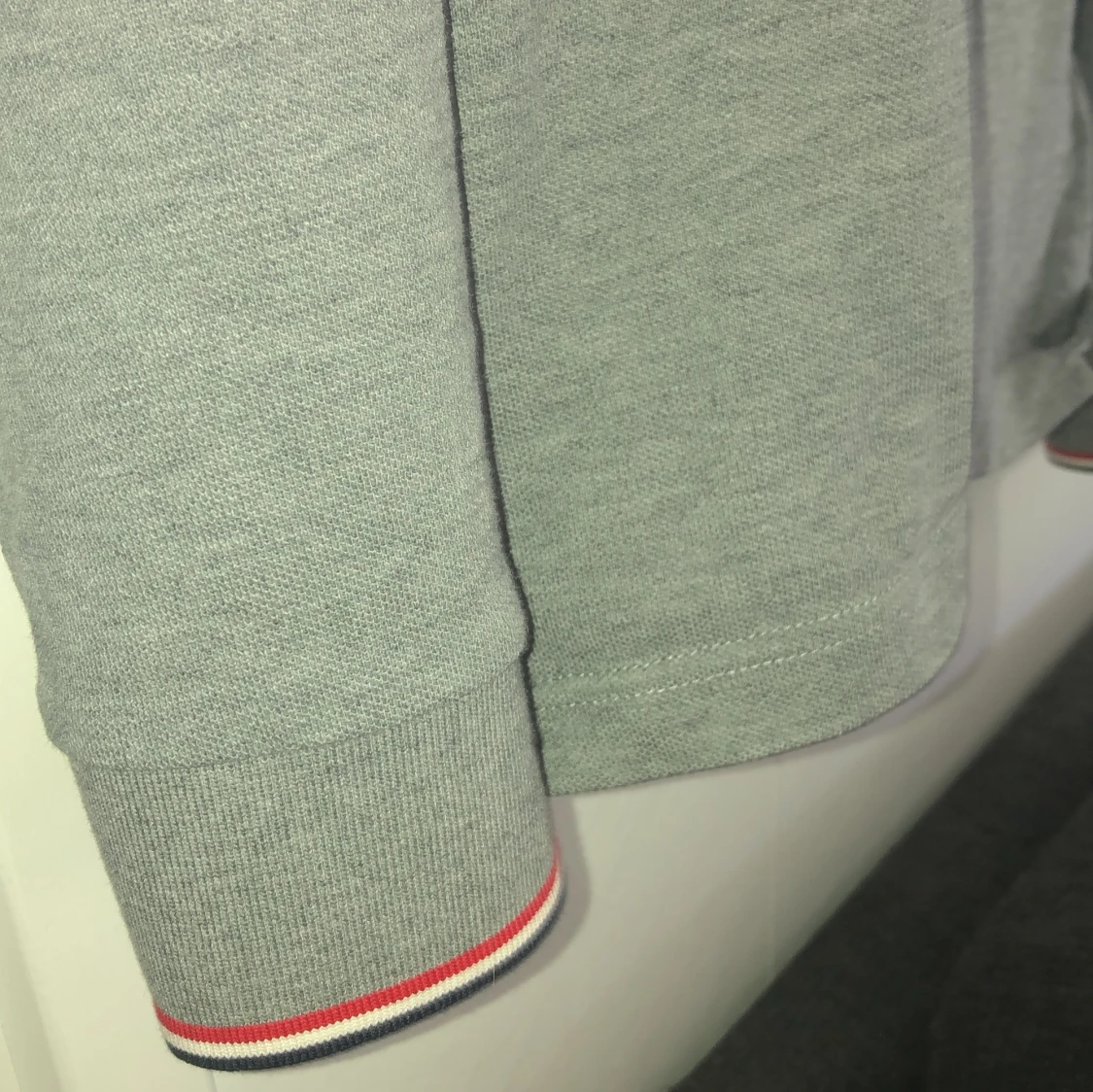 Grå långärmad pikétröja från Moncler - 1