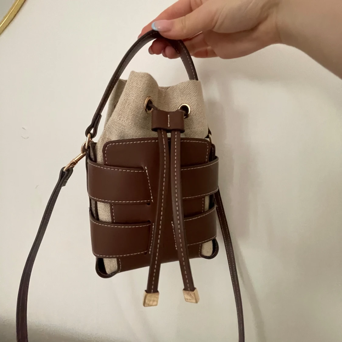 Brun / beige bucket bag med axelrem från H&M  - 1