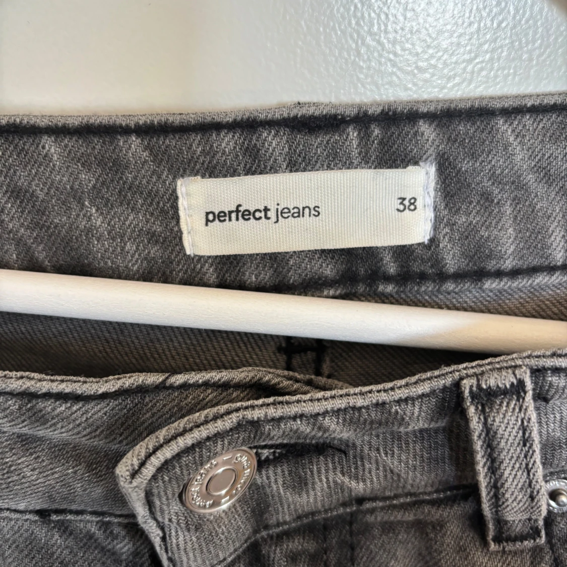 Grå jeansbyxor från Perfect Jeans - 2