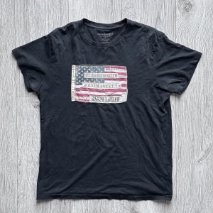Ralph Lauren Denim & Supply T-Shirt - Black - Svart T-Shirt från Ralph Laurens Denim and Supply. Mycket eftertraktad/hög efterfrågan, så skambud avslås. Tveka inte, hör av er vid funderingar! 😄