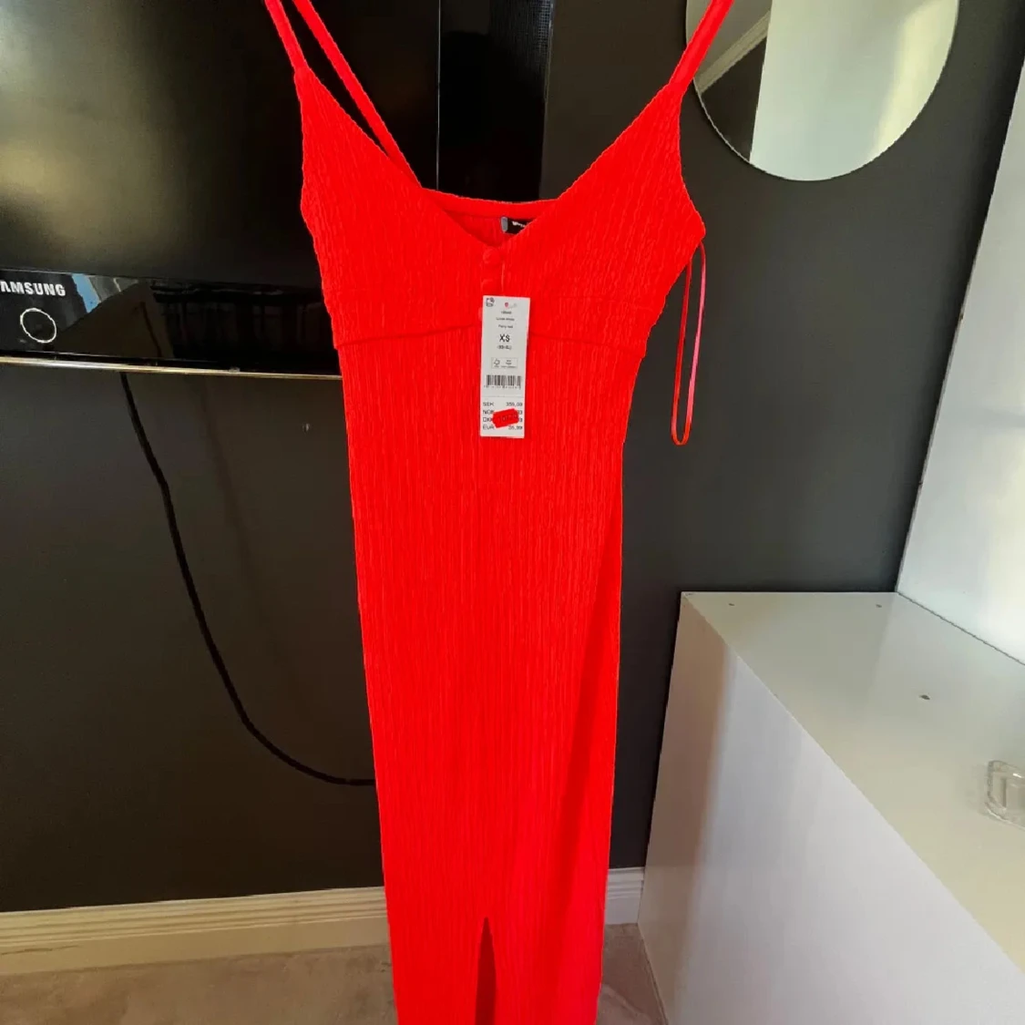 Röd Livia klänning med smala axelband