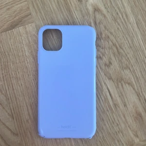 Pastell mobilskal! - Jättefint mobilskal i fin färg, lite skadat på kanterna men går att använda, skyddar mobilen och är så gulligt För iphone 11!!!