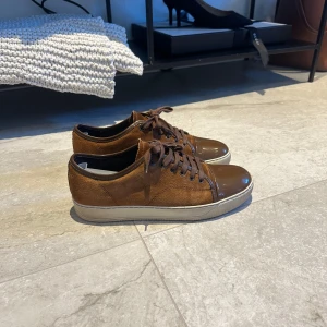 Lanvin cap toe sneakers  - |Säljer nu dessa Lanvins i uk 5 som passar 40|skorna är använda men är fortfarande i bra skick|Vid eventuella frågor är du välkommen att kontakta oss|