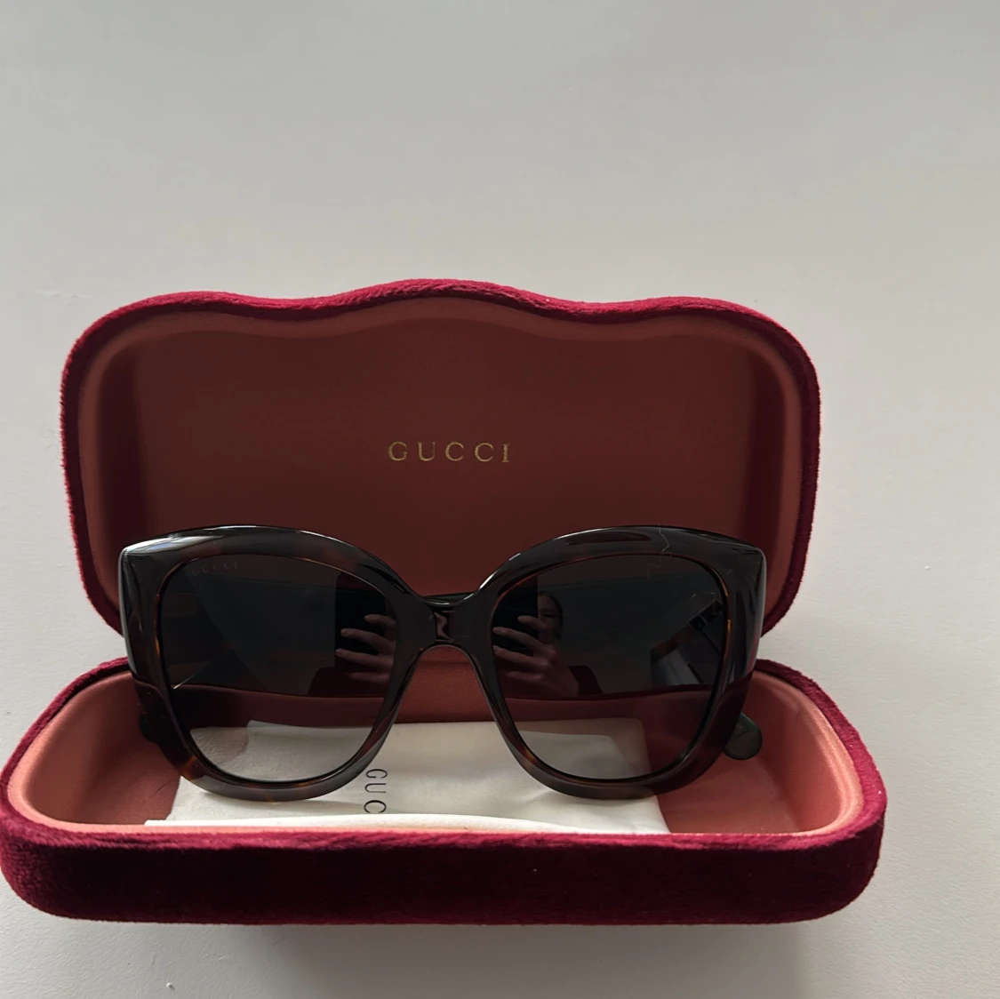 Gucci solglasögon med gröna skalmar - 1