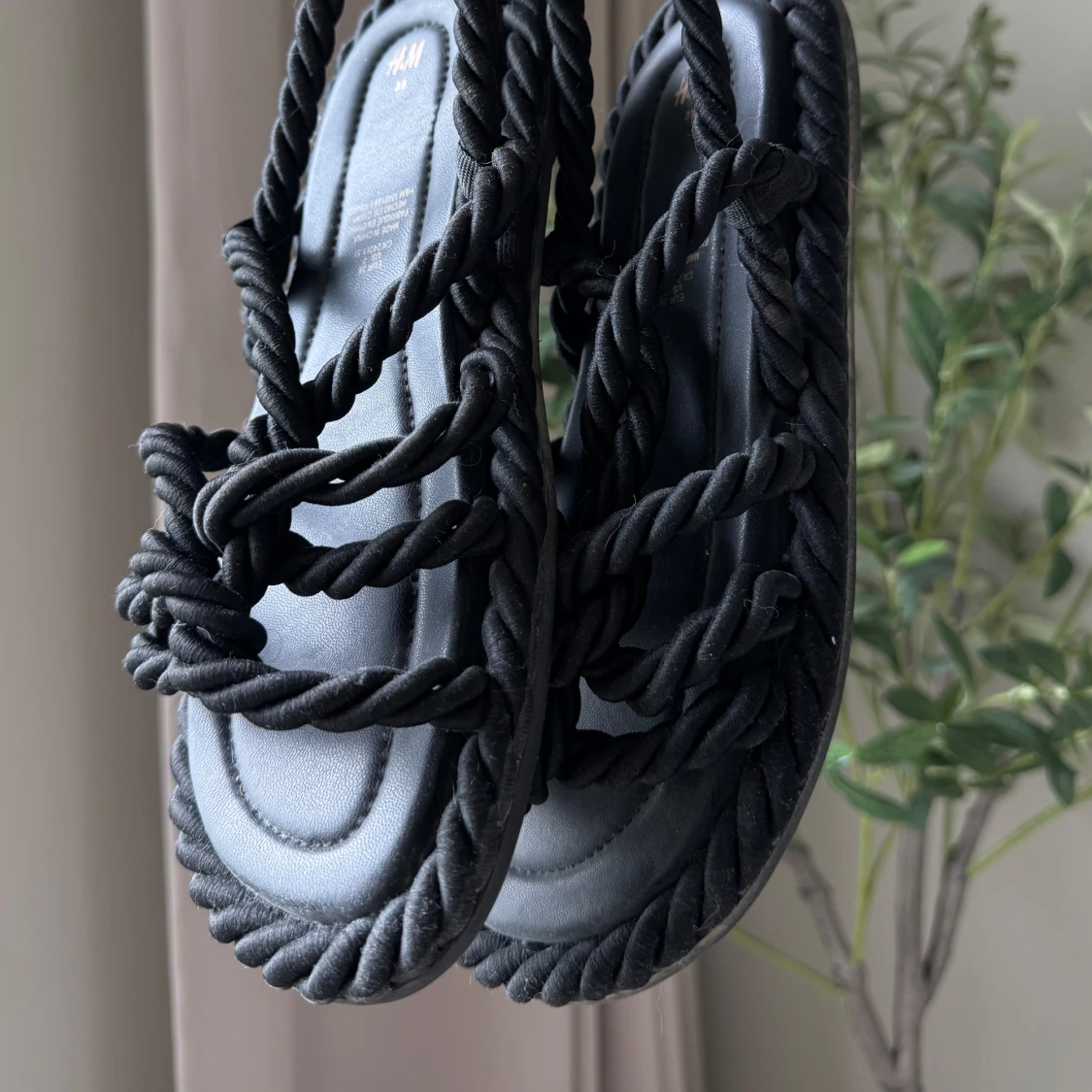 Svarta rep-sandaler från H&M - 2