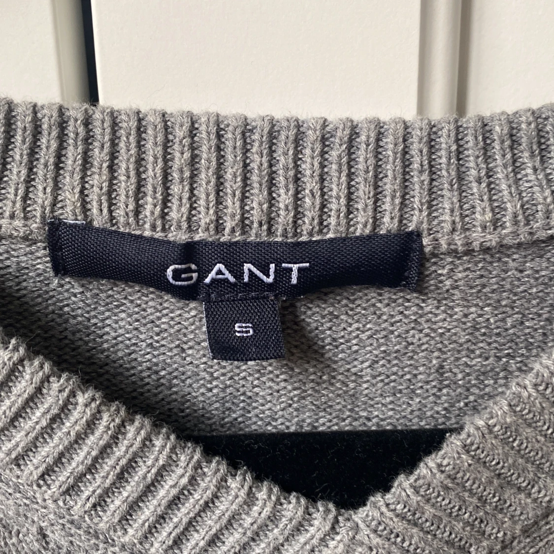 Grå stickad tröja från GANT - 1