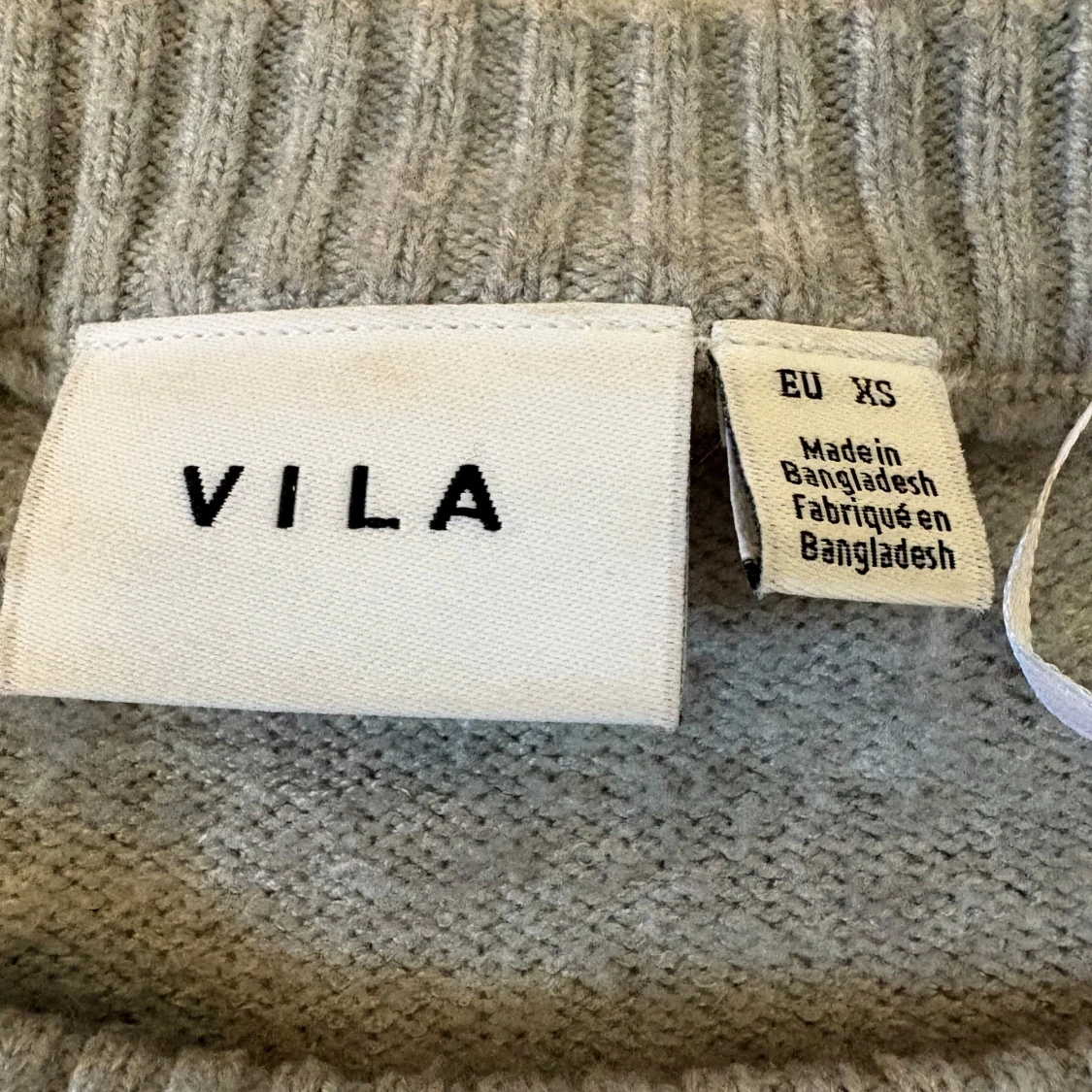 Ljusgrå stickad tröja från Vila - 1