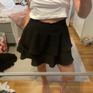 Svart volangkjol💕 - Super snygg kjol