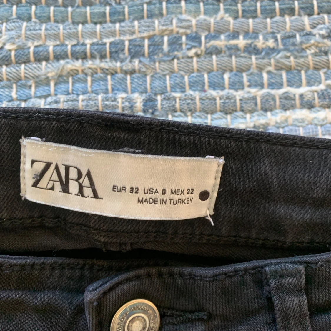 Svarta bootcut jeans från Zara - 2