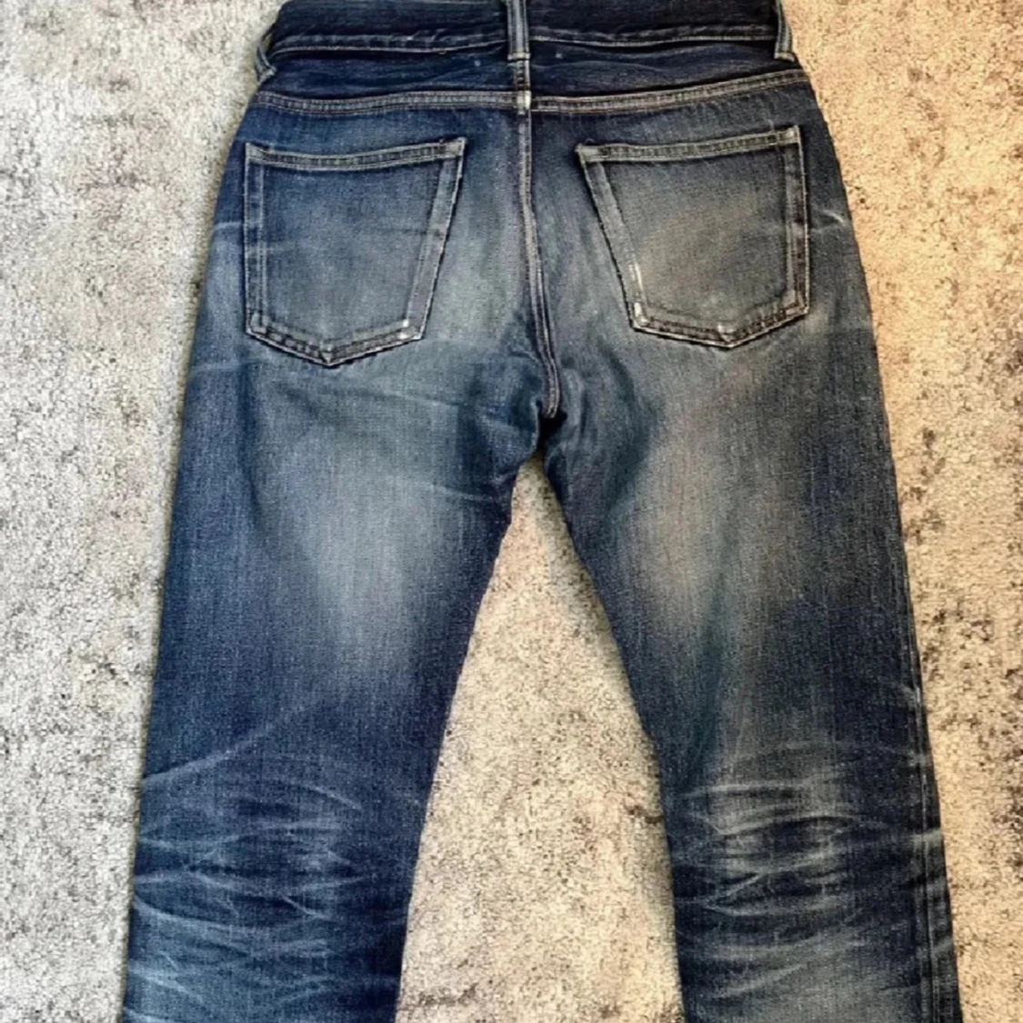 Blå jeans från Our Legacy med slitningar - 2