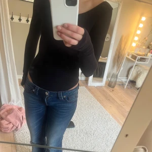 Svart långärmad body  - Svart långärmad body perfekt för fest 💞💞