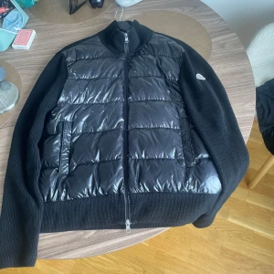 Moncler cardigan  - Moncler cardigan storlek xl, bra skick, kan skickas:)