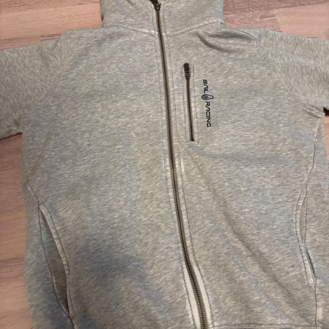 Grå hoodie från Sail Racing XS - 1