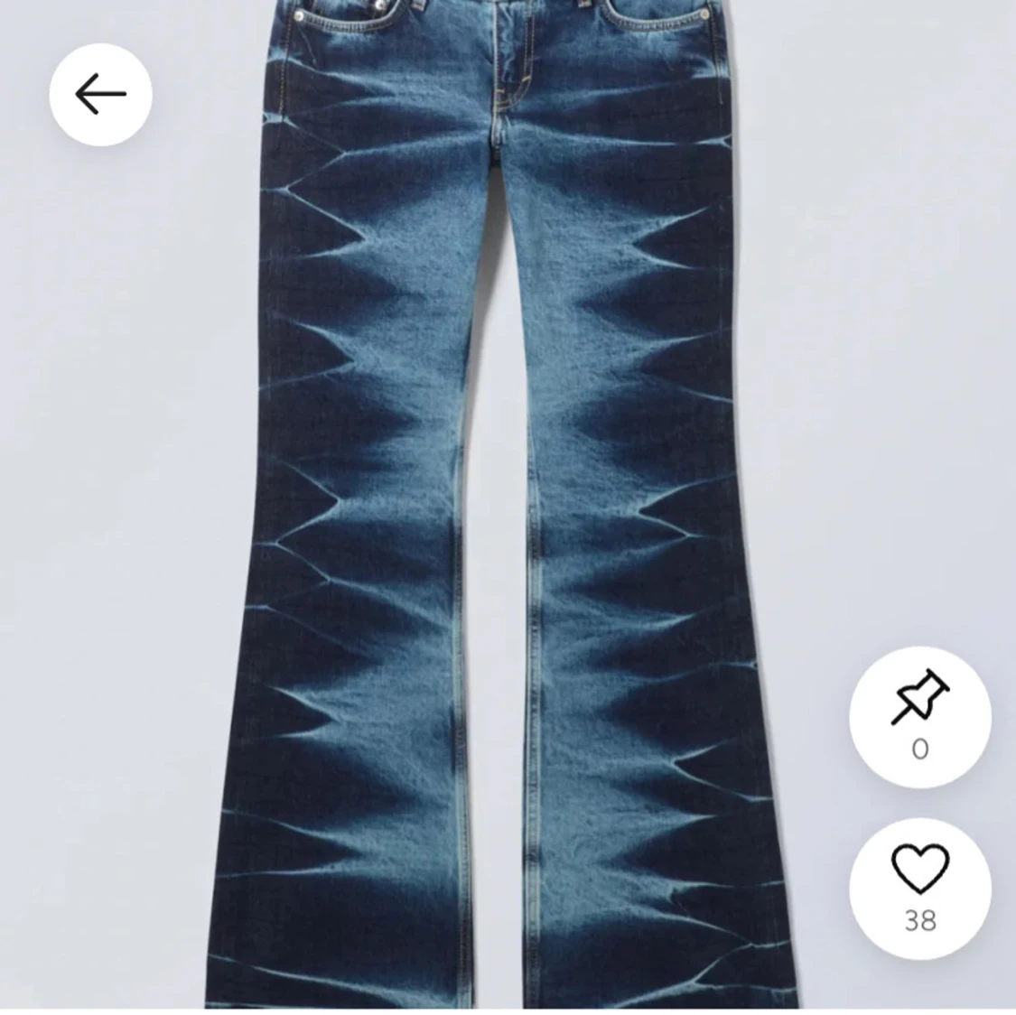 Blå bootcut jeans med coolt mönster