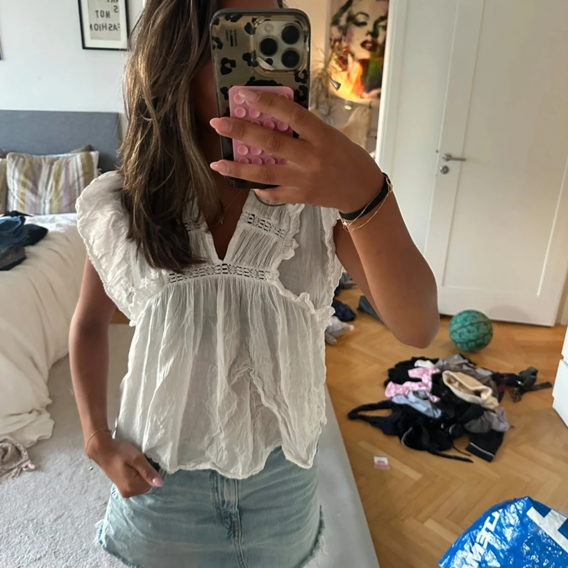 Vit blus med volang från Neo Noir❣️ - 90