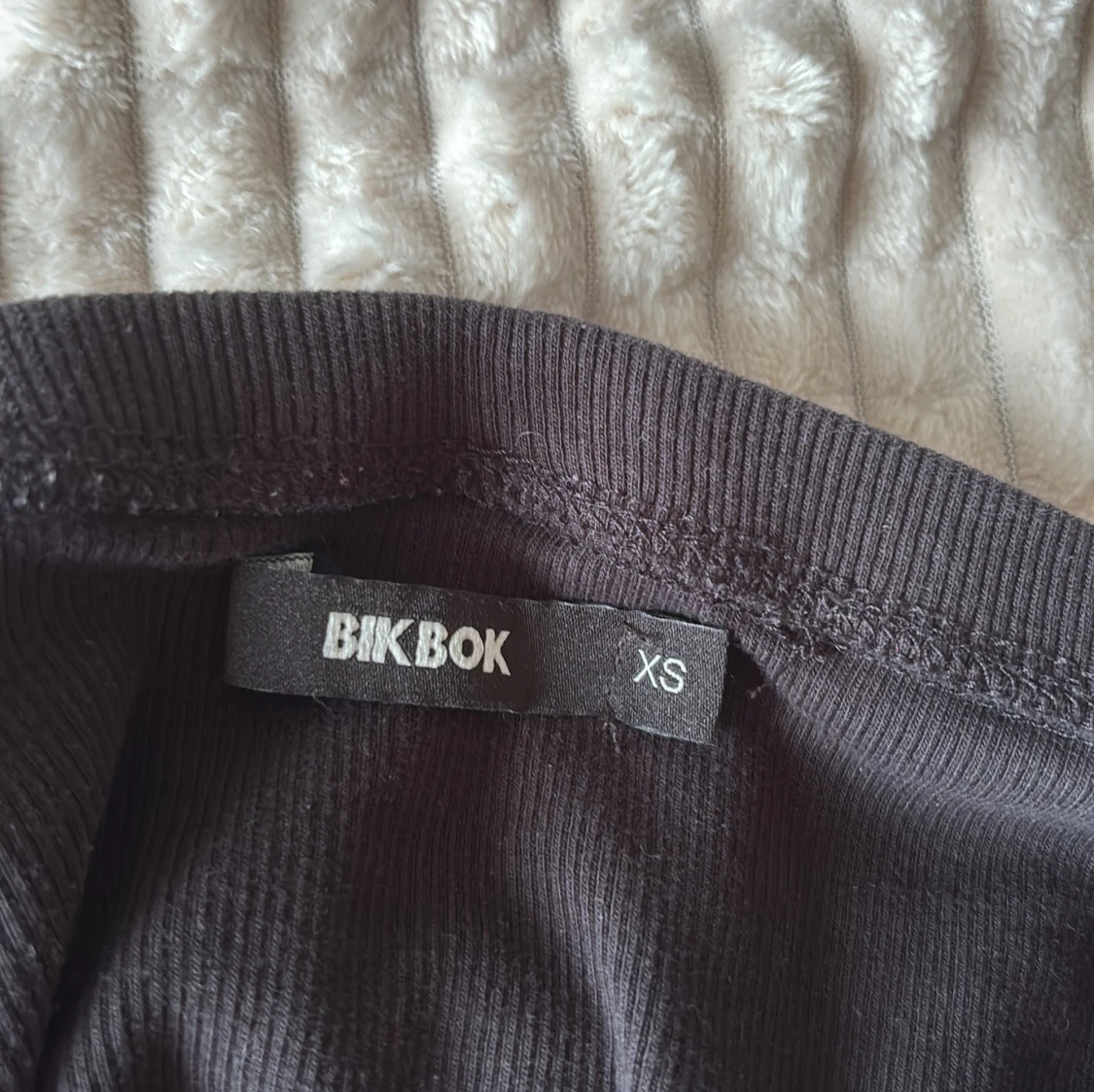 Svart offshoulder topp från Bik Bok - 2