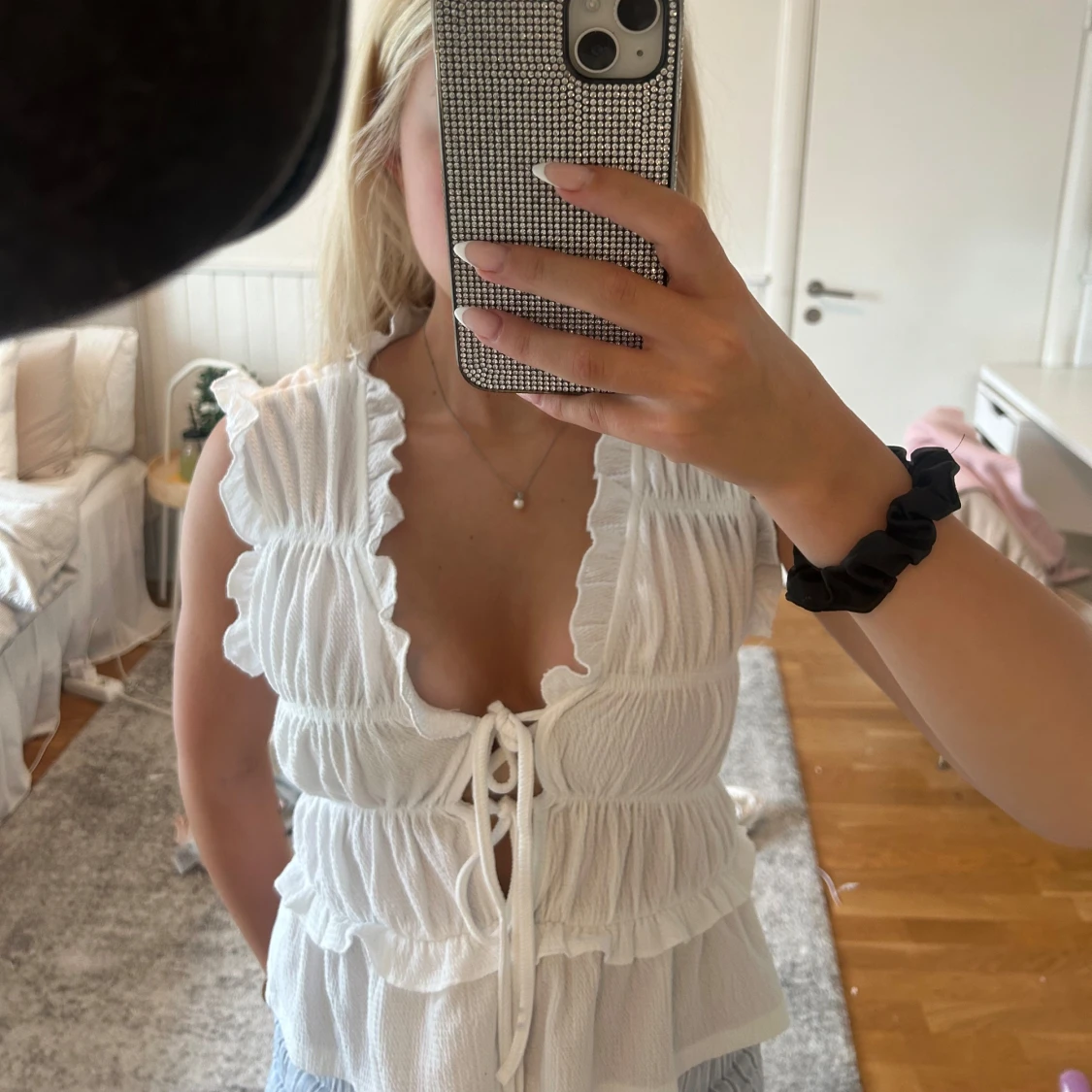 Vit volangblus med knyt från Gina Tricot - 1