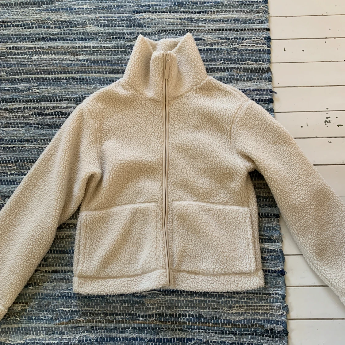 Beige teddyjacka från H&M