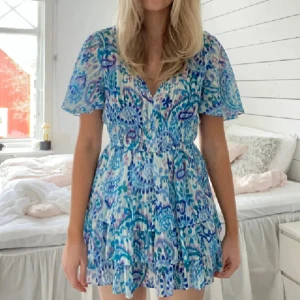 Zara klänning - Säljer denna assnygga klänningen från Zara💓Skriv om ni har några frågor💞