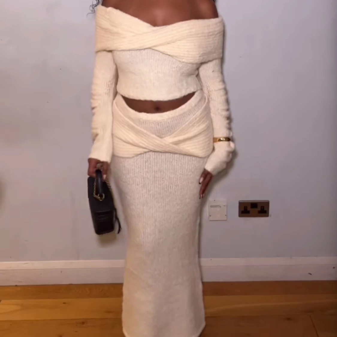 Vit stickat offshoulder set