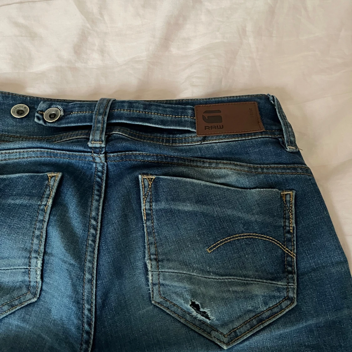 Blå jeans med bootcut - 4