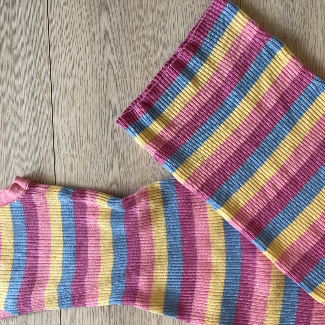 Randig ribbad klänning från Divided - 1