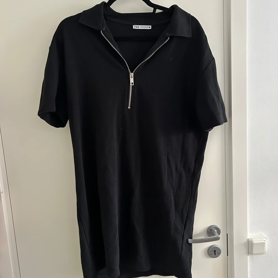 Svart klänning med dragkedja