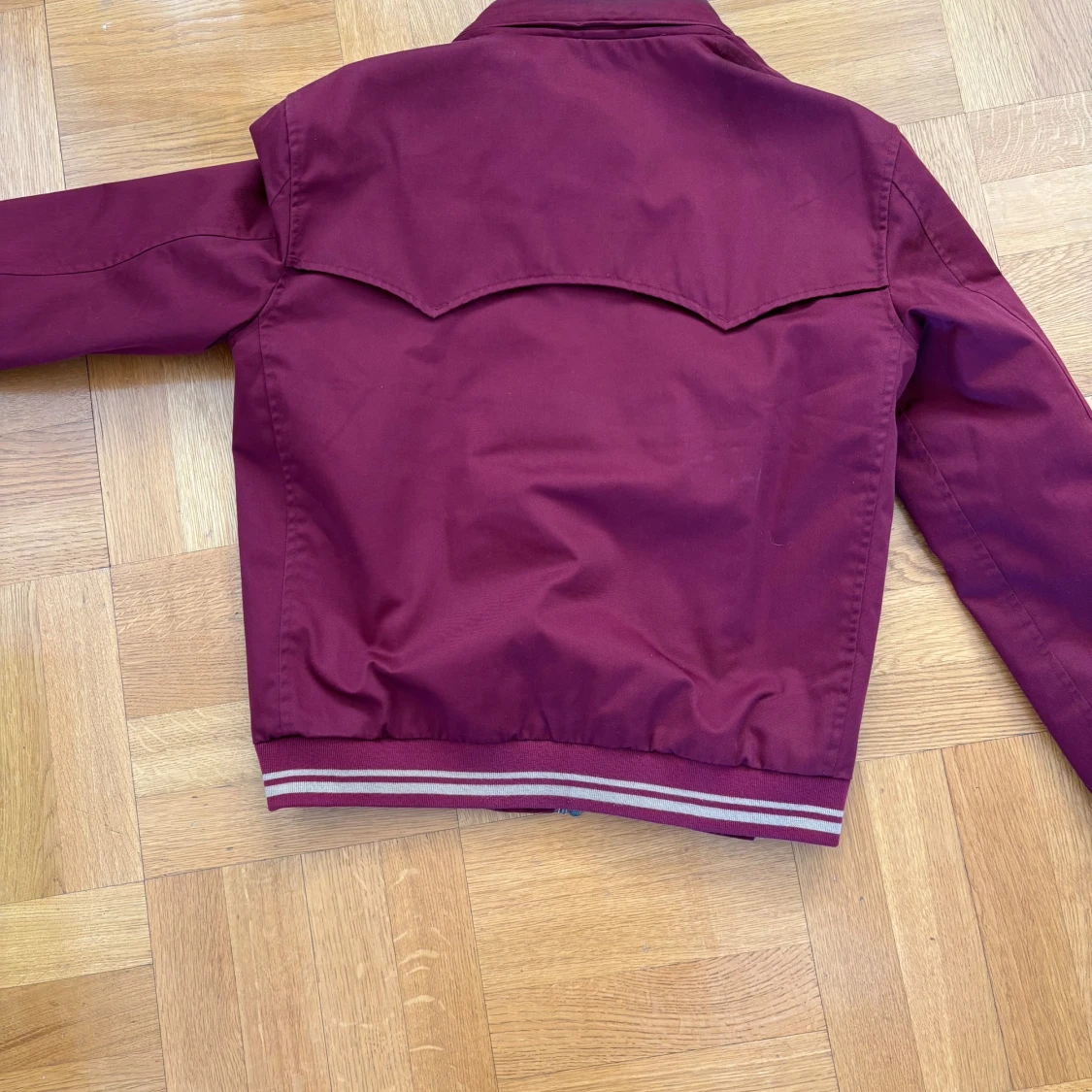 Vinröd bomberjacka med rutigt foder från Lambretta - 2