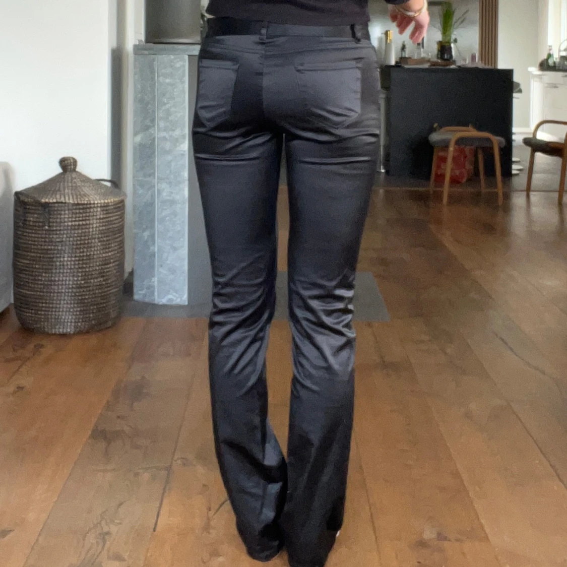 Svarta byxor med bootcut - 2