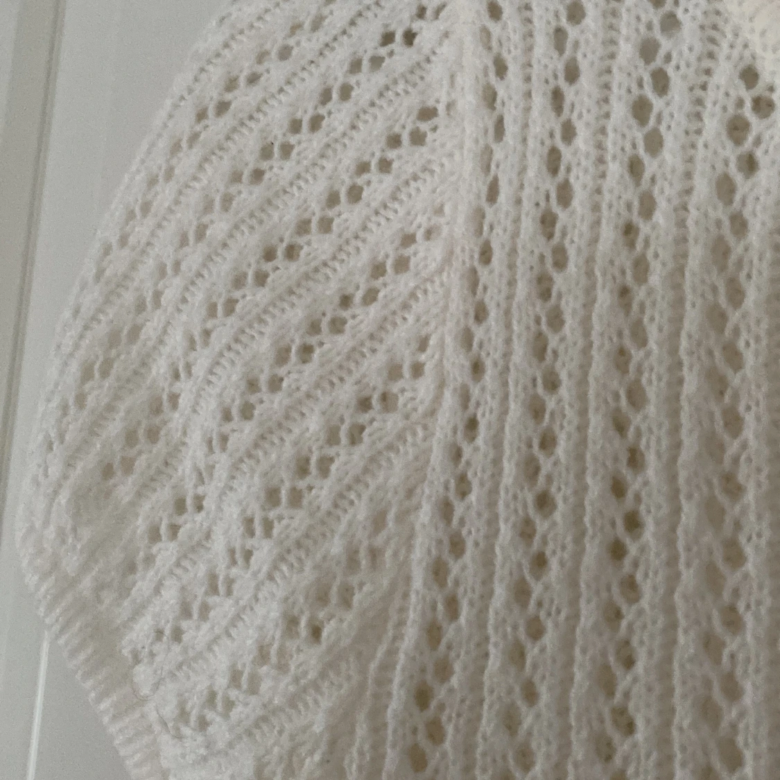 Vit stickad topp från H&M - 2