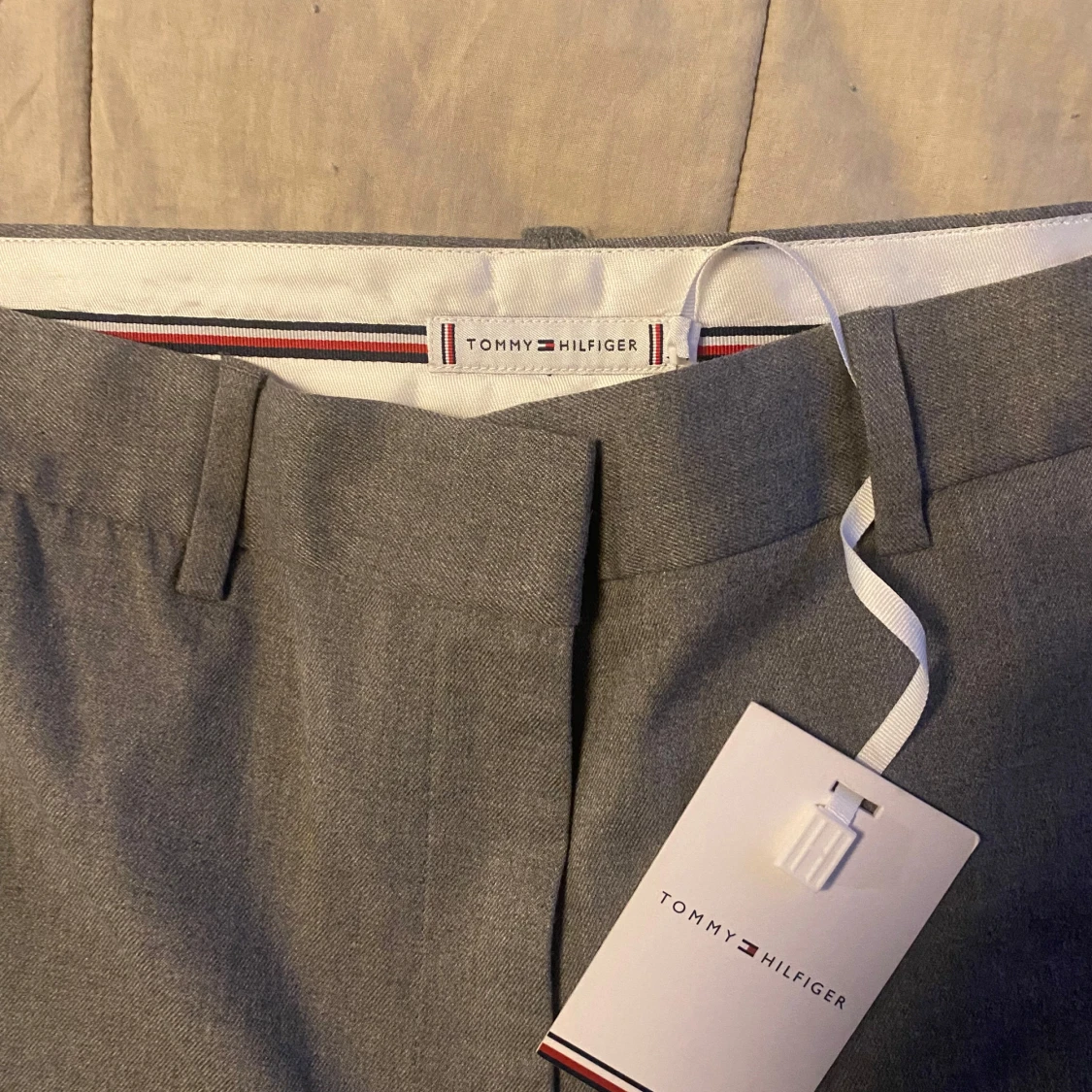 Grå kostymbyxor från Tommy Hilfiger - 4