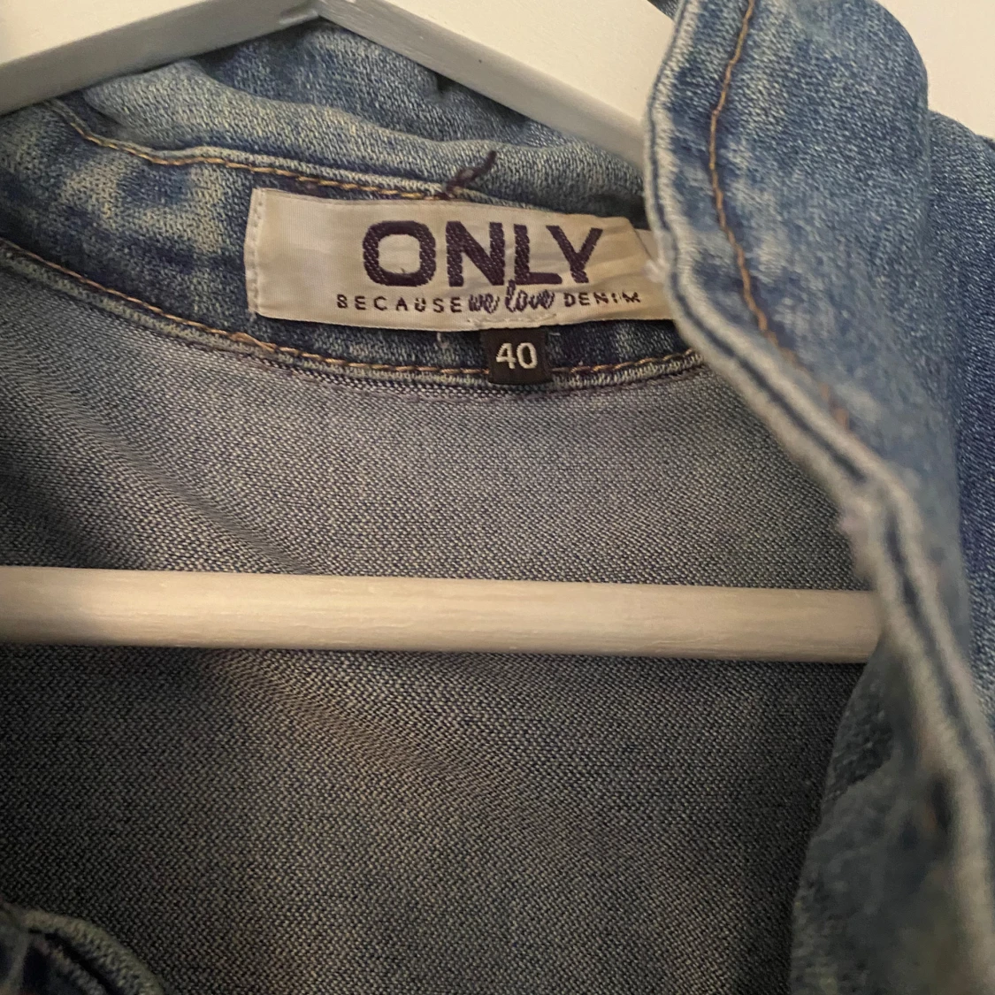 Blå jeansjacka från ONLY - 2