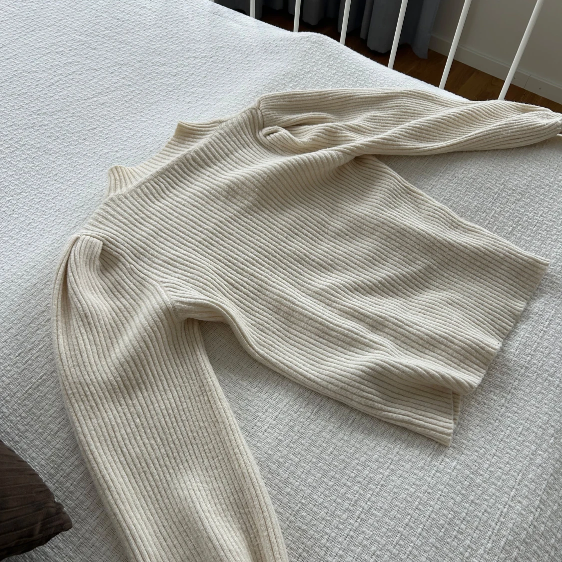 Vit ribbad tröja - 1